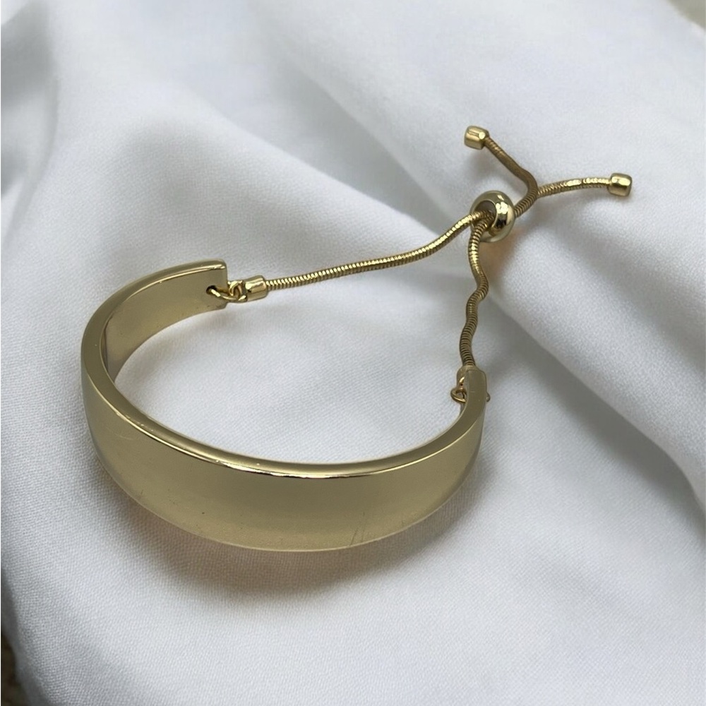 Elegant Gold-Tone Adjustable Bracelet